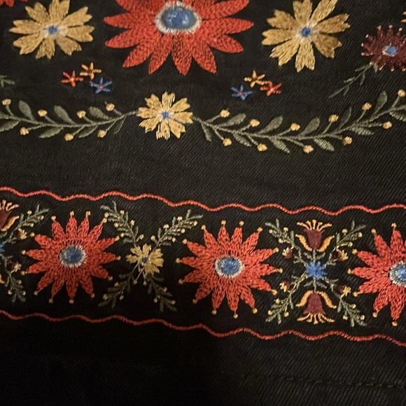 Embroidered floral denim skirt - Picture 3 of 4